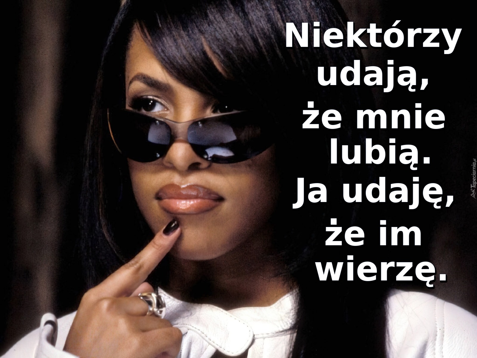 Niektórzy udają, że mnie lubią.Ja udaję, że im wierzę